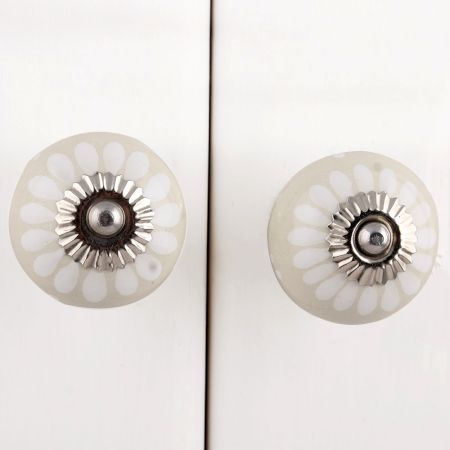 Cream White Sun Flower Knob
